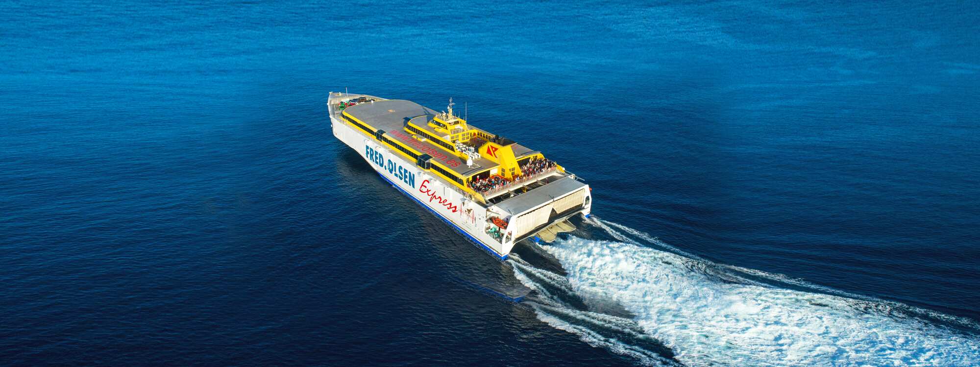 Die Benchijigua Express ist eine Trimaran-Schnellfähre, die von der Reederei Fred. Olsen Express zwischen den kanarischen Inseln Teneriffa, La Gomera und La Palma im Atlantik eingesetzt wird.