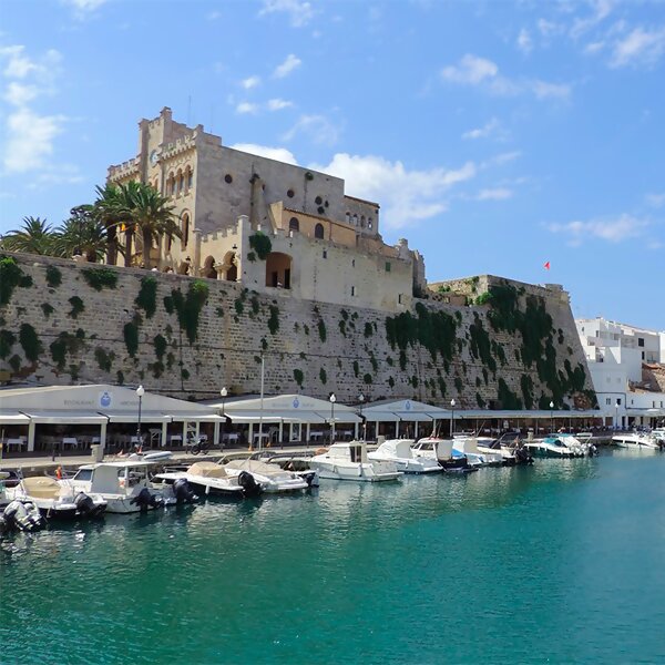 Besuche die schöne Altstadt von Ciutadella, entspanne dich auf Fornells, mach ein Foto vom Monte Toro und entdecke Torralba - alles an einem Tag. Mit Abholung vom Hotel und Rücktransport.